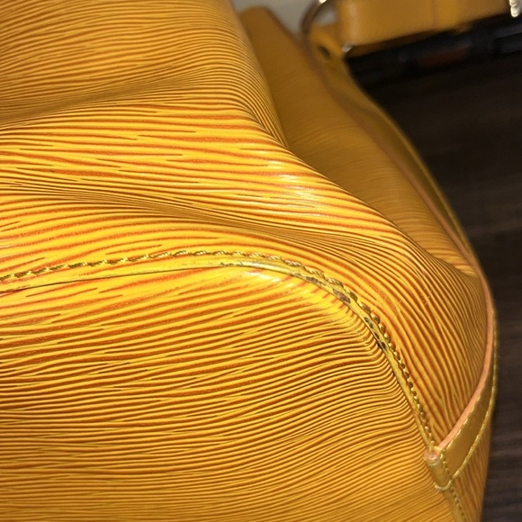 LOUIS VUITTON Leather LV Petit Noe Yellow Epi Shoulder Bucket Bag - Picture 8 of 17